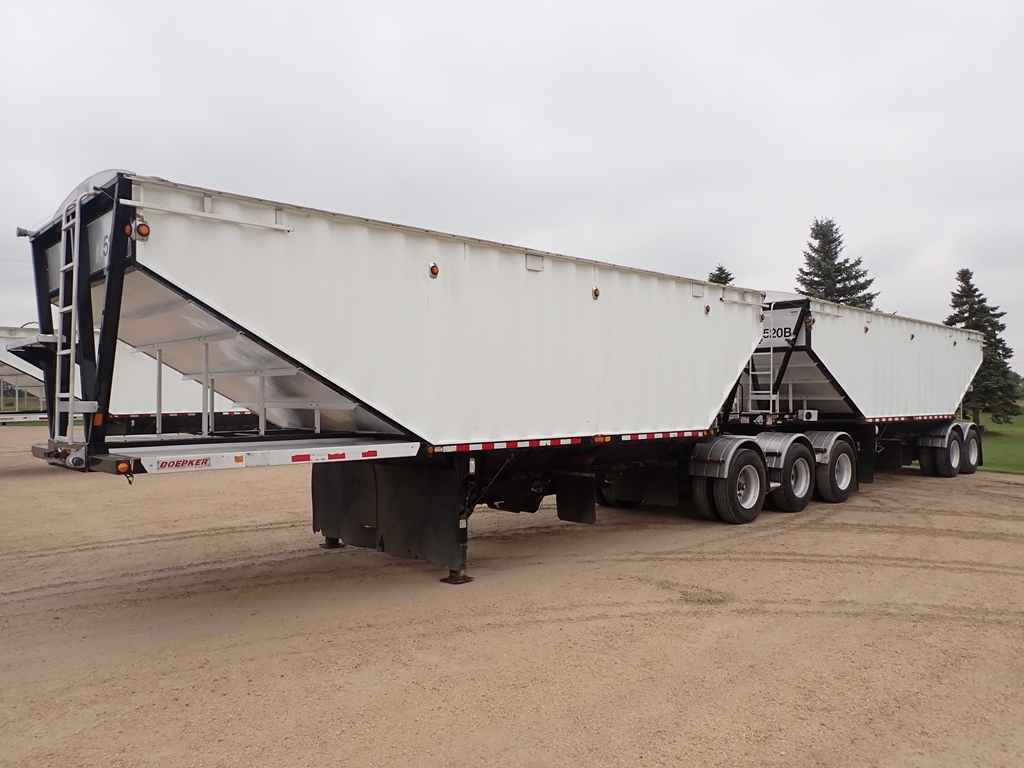 Doepker-Super-B-Grain-Hopper-Trailer-
