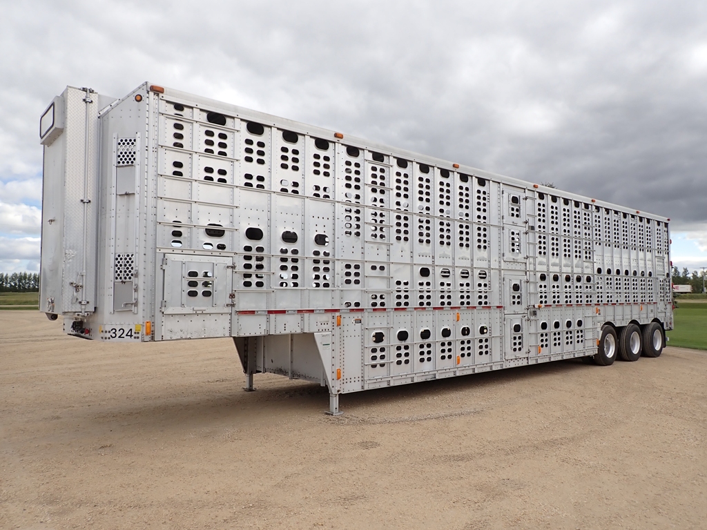 Wilson-Tridem-Livestock-Trailer