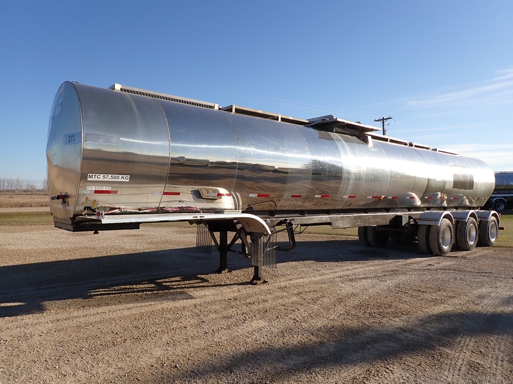 Krohnert-Tridem-Stainless-Tanker-Trailer