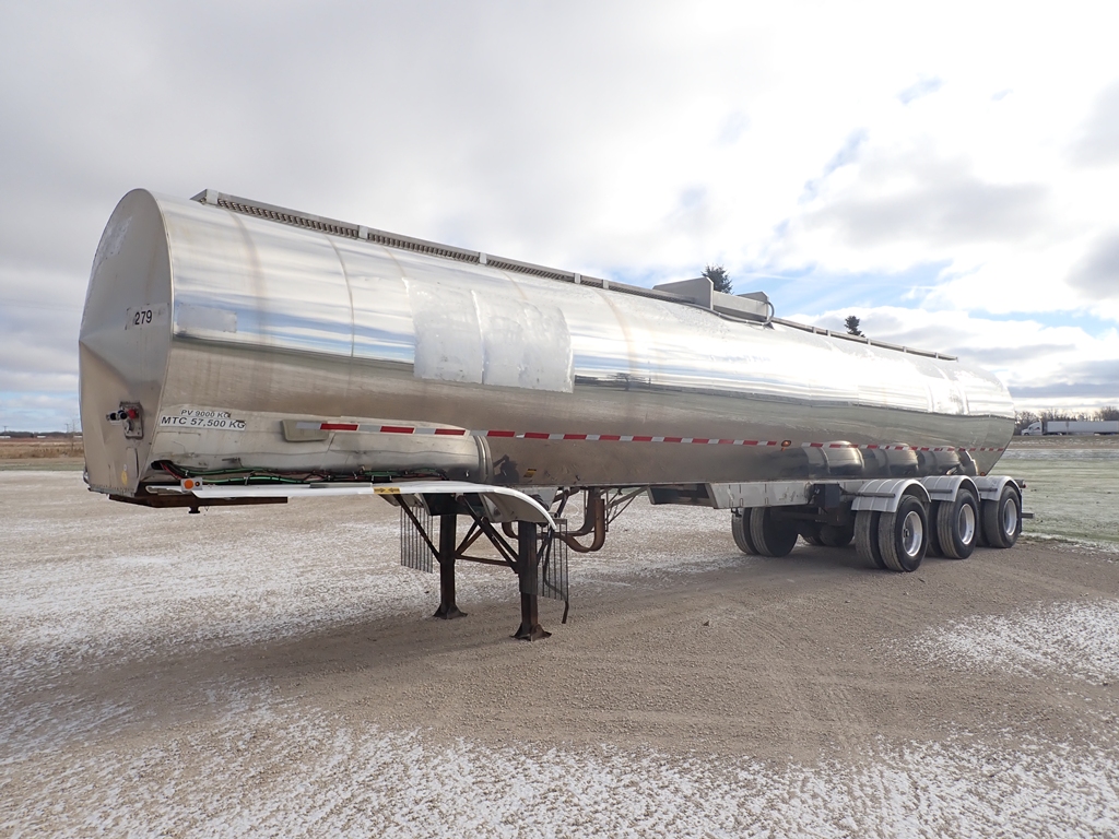 Krohnert-Tridem-Stainless-Tanker-Trailer