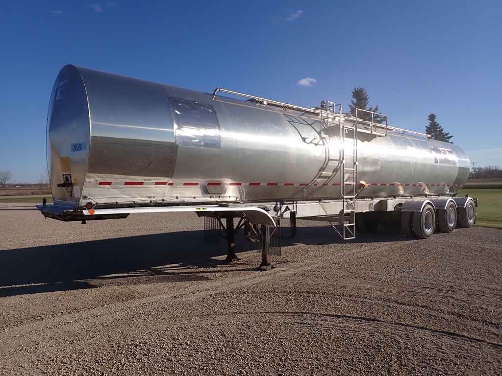 Tremcar-Tridem-Stainless-Tanker-Trailer
