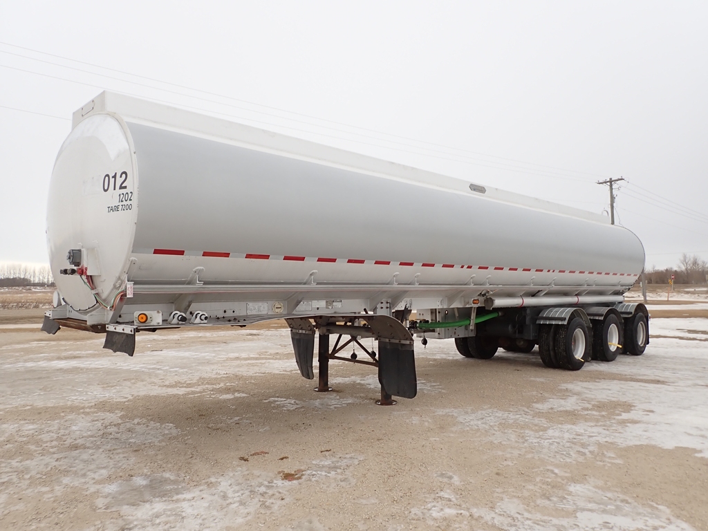 Advance-Tridem-Aluminum-Tanker-Trailer
