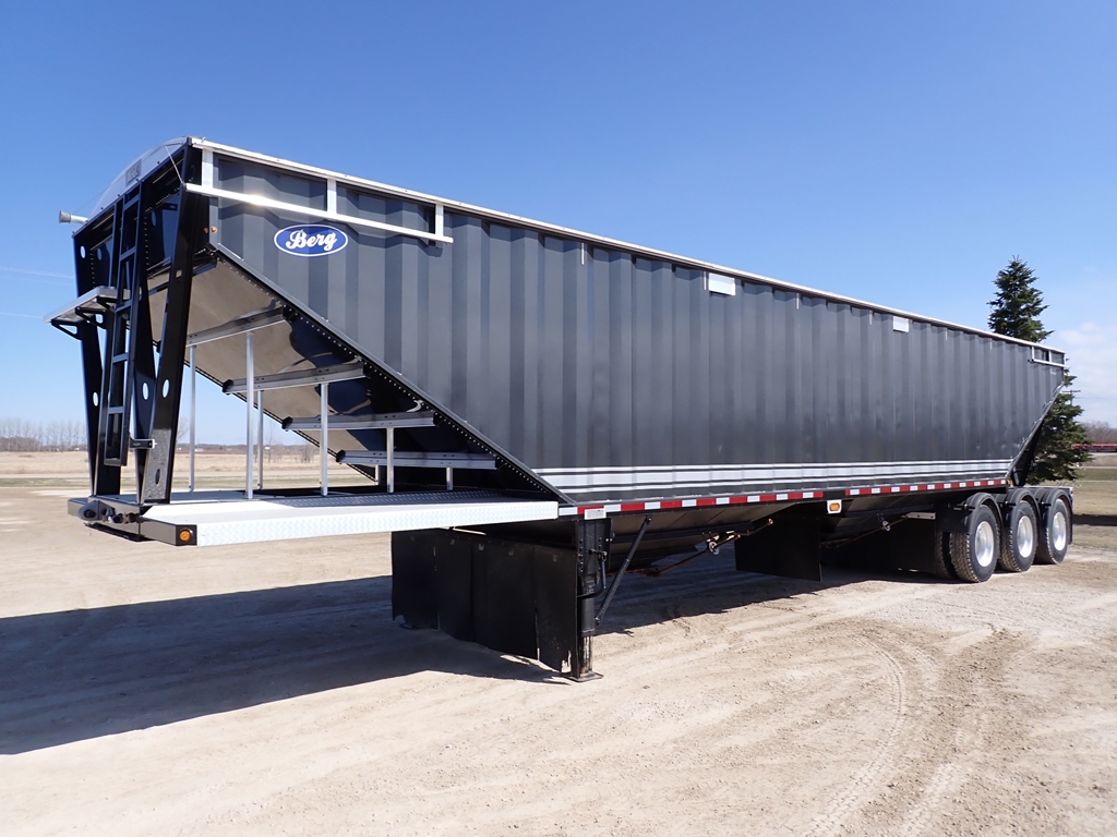 2022-Berg-43FT-Tridem-Hopper