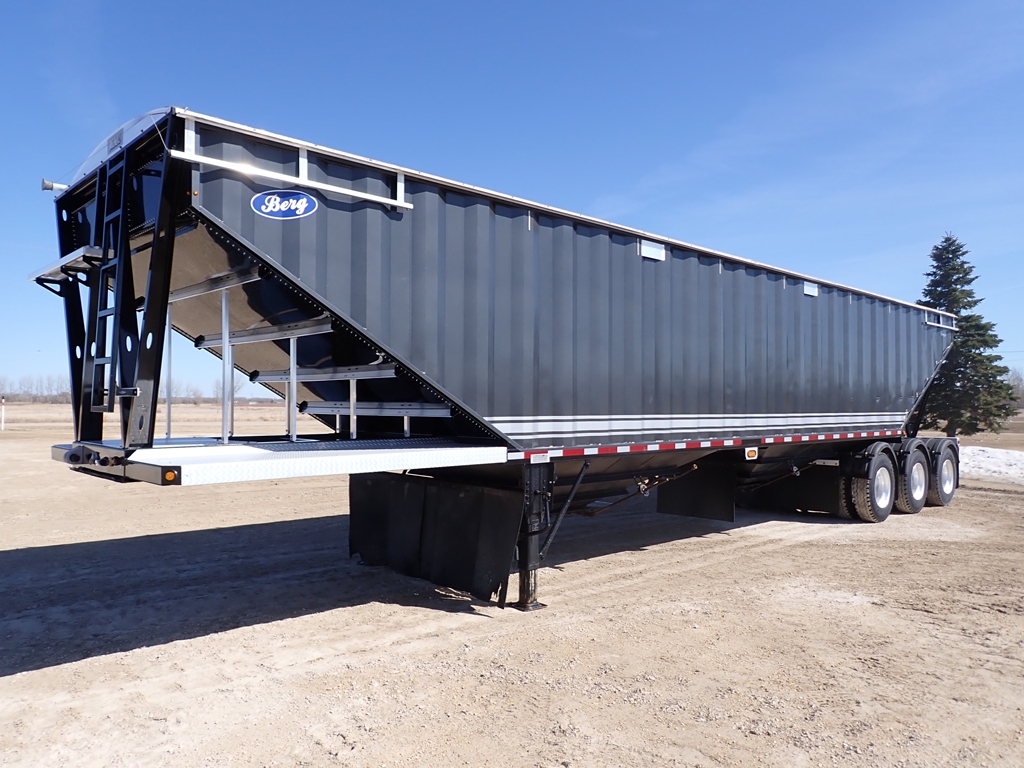 2022-Berg-45FT-Tridem-Hopper-