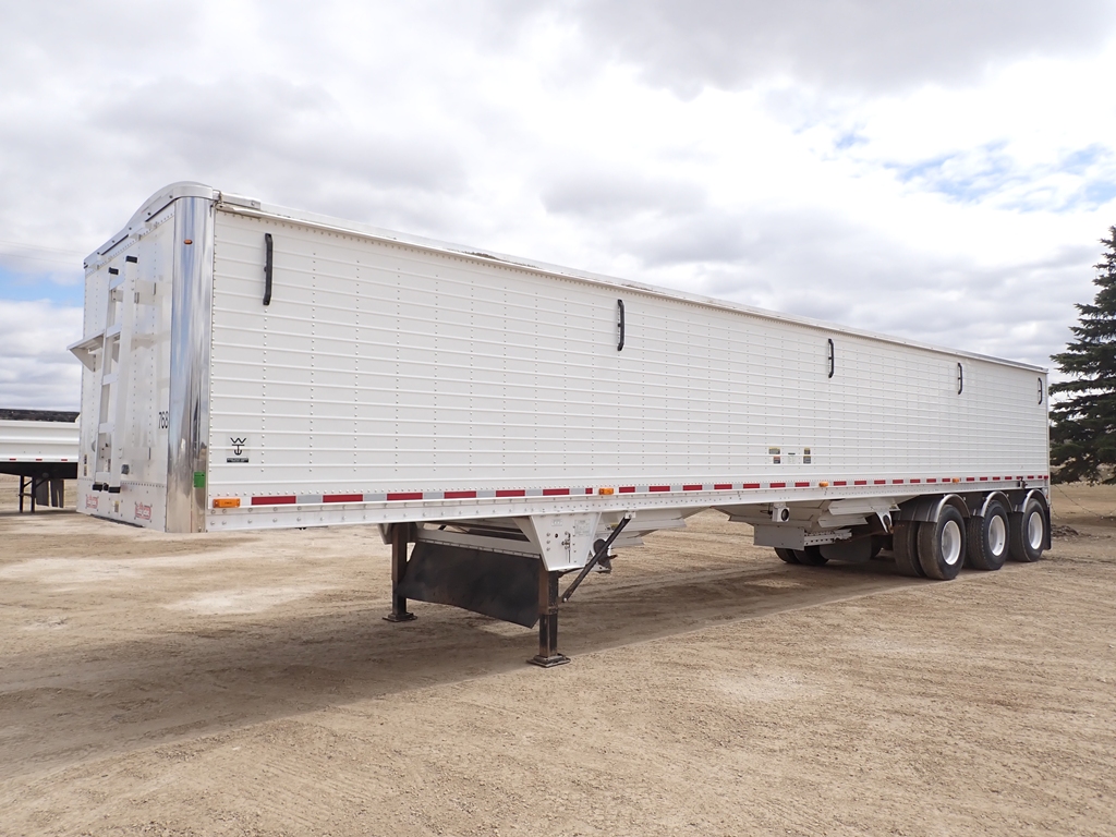 Wilson-Tridem-Aluminum-Grain-Hopper-Trailer
