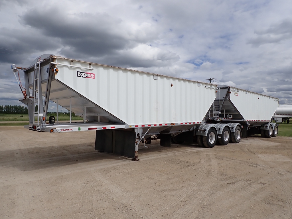 Doepker-Super-B-Hopper-Trailers-
