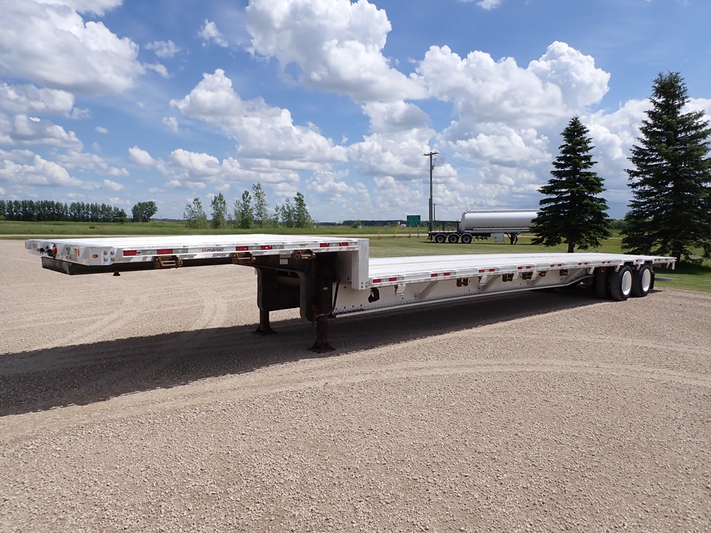 Manac-Tandem-Aluminum-Step-Deck-Trailer