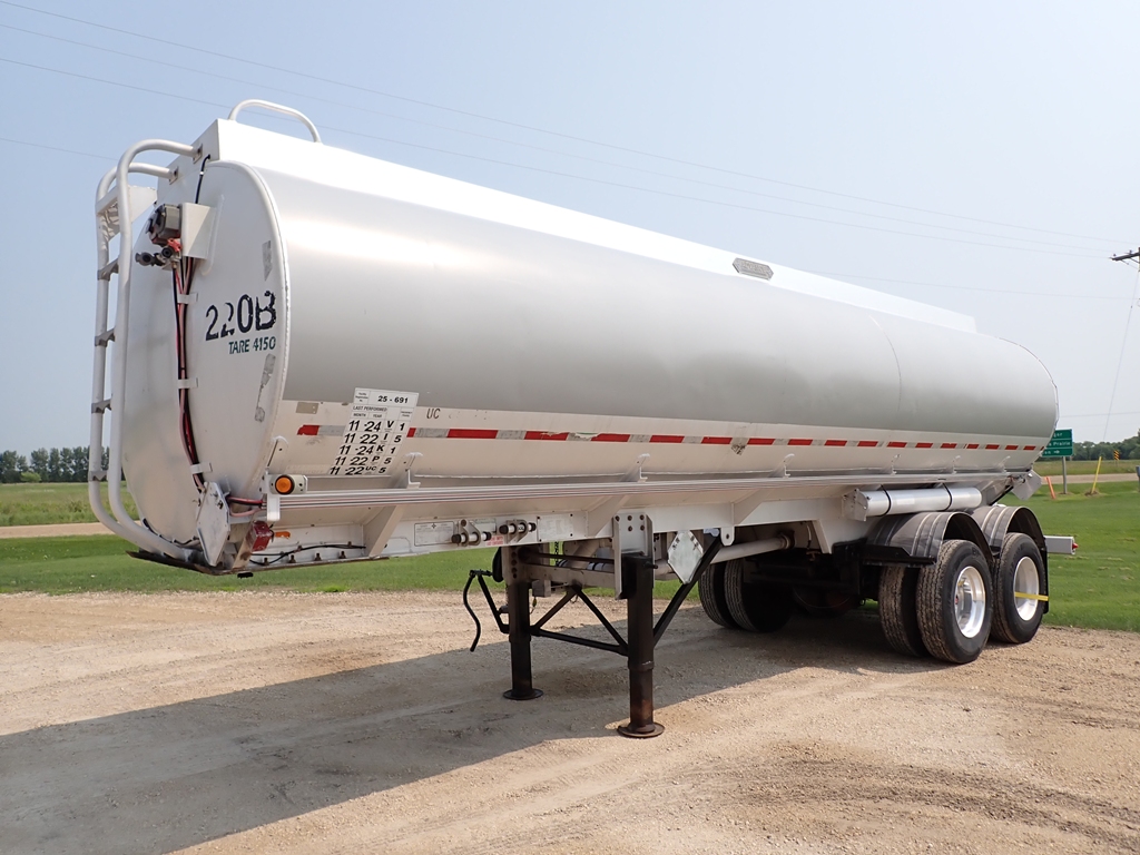 Advance-Tandem-Aluminum-Pup-Tanker-Trailer-1