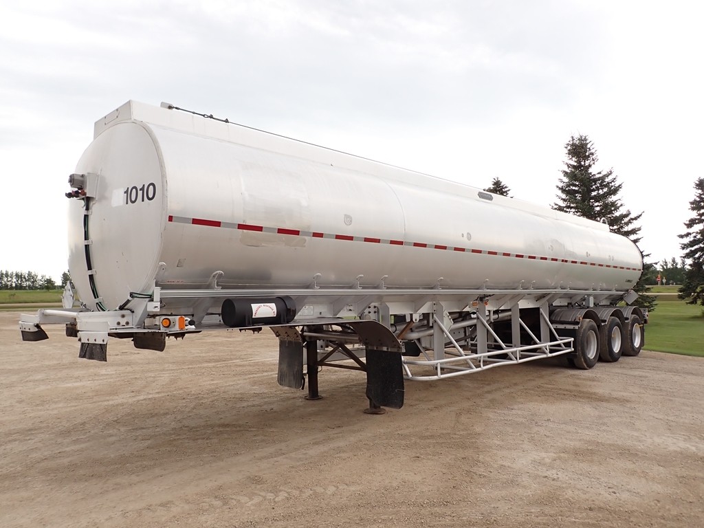 Advance-Tridem-Aluminum-Tanker-Trailer